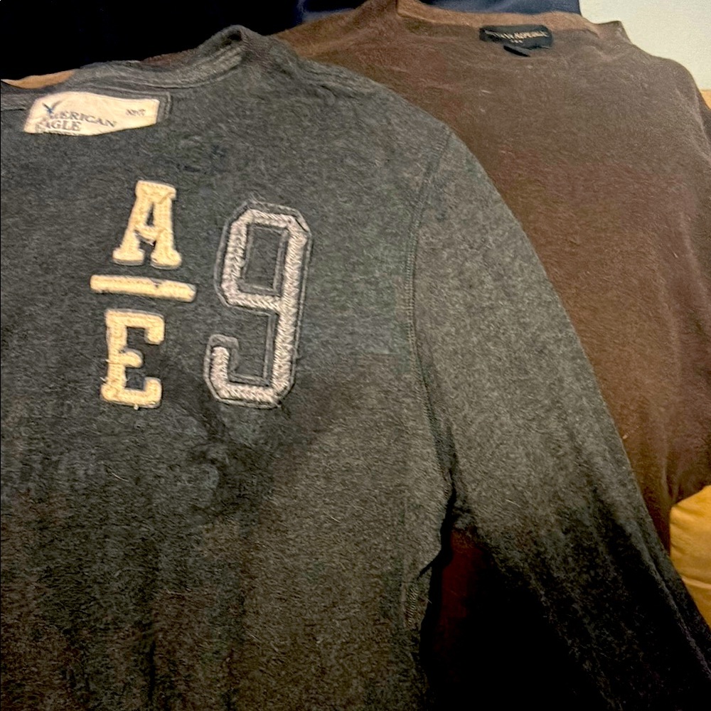 2 long sleeve shirts 1 crew neck sweater & 1 long sleeve t-shirt both size large